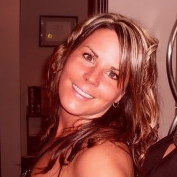 Meet your Posher, Loree - Picture 1 of 1